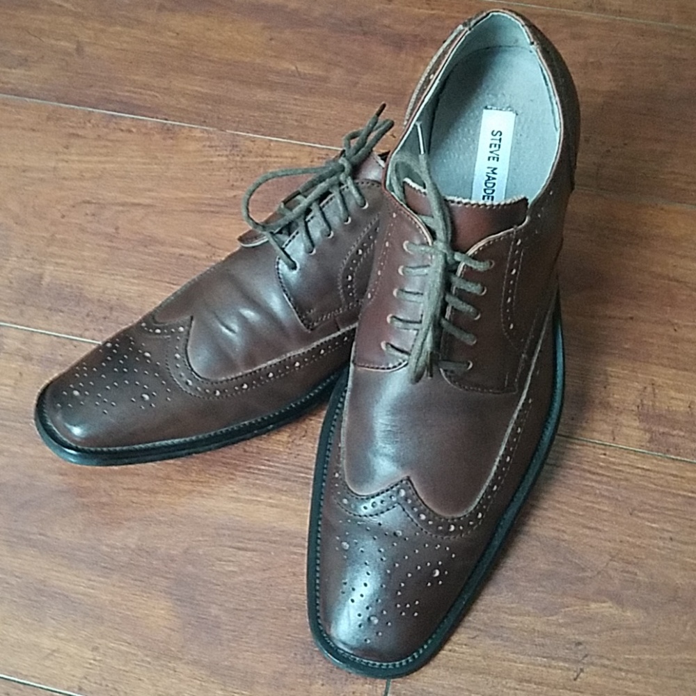 Men's size 10.5 Brown wingtips